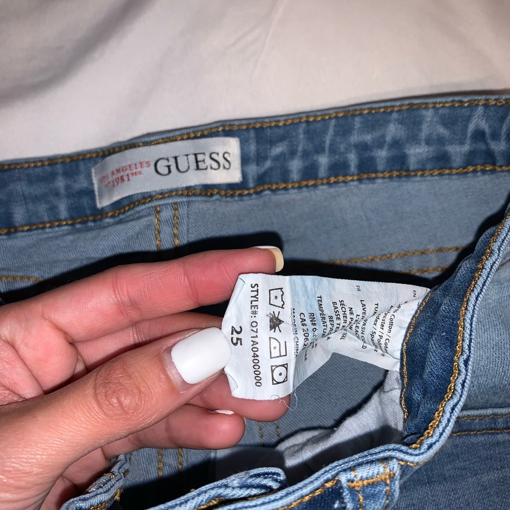 Guess Jeans - Picture 3 of 3